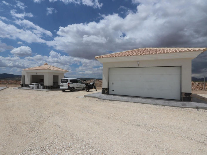 Image No.10-4 Bed House for sale