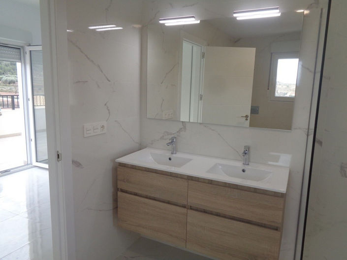 Image No.44-4 Bed House for sale