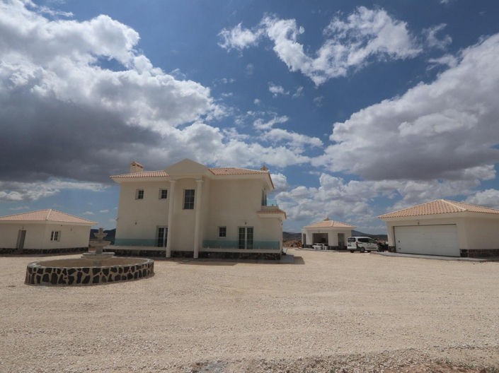 Image No.9-4 Bed House for sale