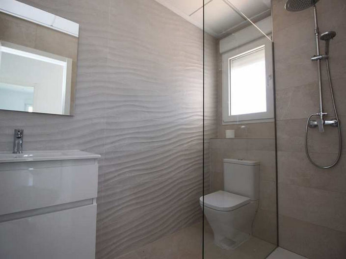 Image No.10-4 Bed House for sale