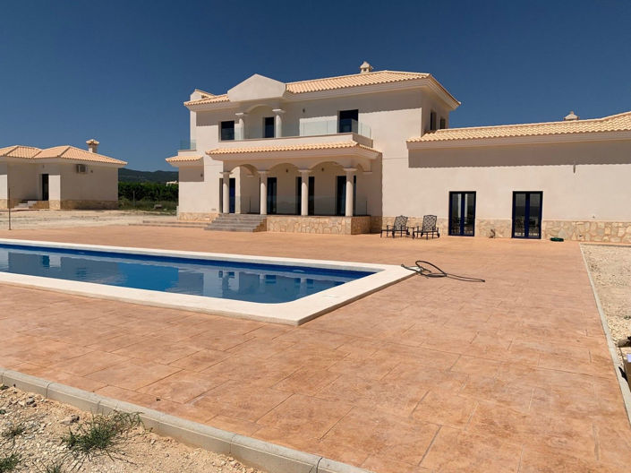 Image No.15-4 Bed House for sale