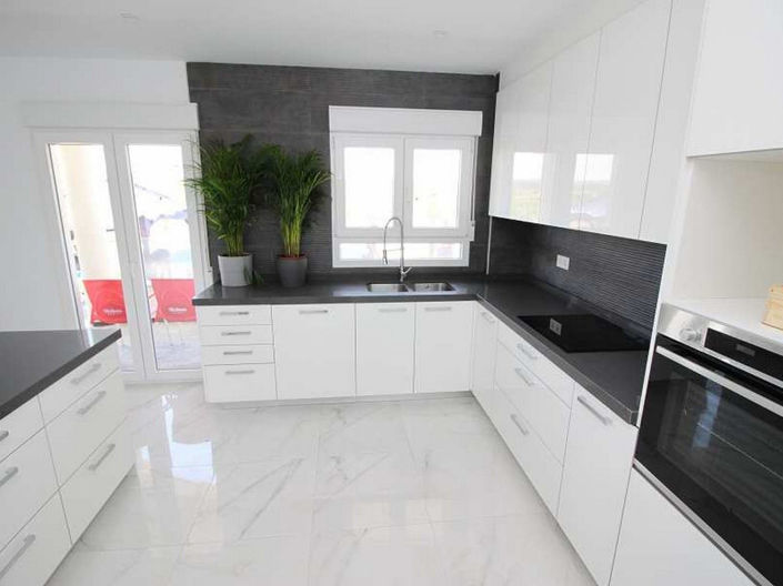 Image No.19-4 Bed House for sale