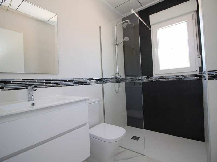 Image No.9-4 Bed House for sale