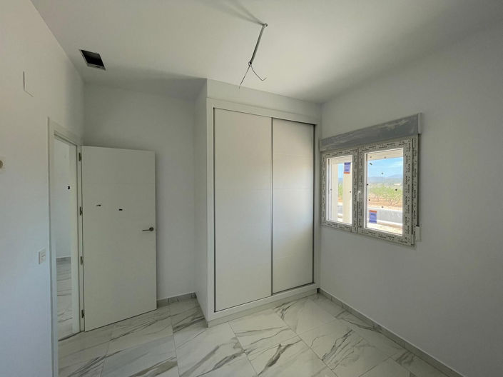 Image No.2-6 Bed House for sale