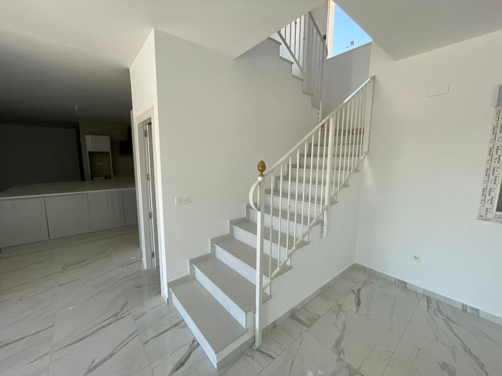 Image No.6-6 Bed House for sale