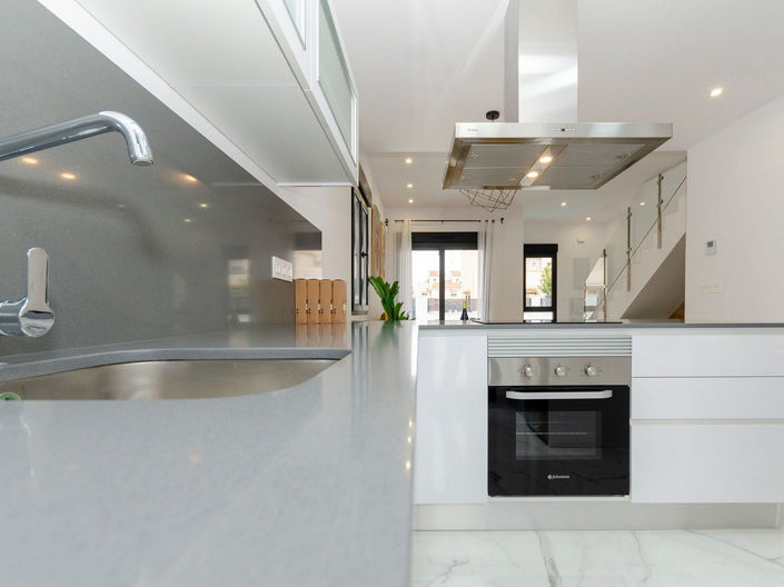 Image No.18-3 Bed House for sale