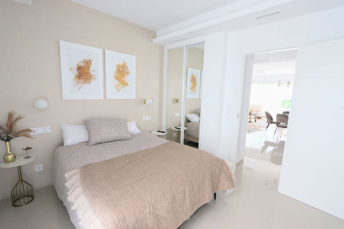 Image No.21-4 Bed House for sale