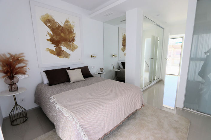 Image No.22-4 Bed House for sale