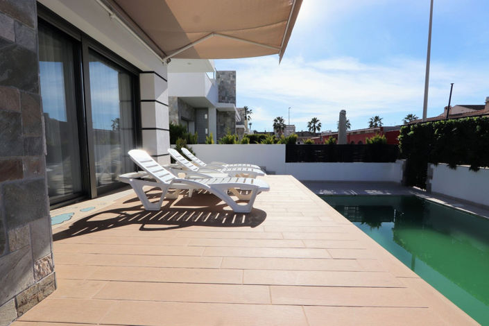 Image No.40-4 Bed House for sale