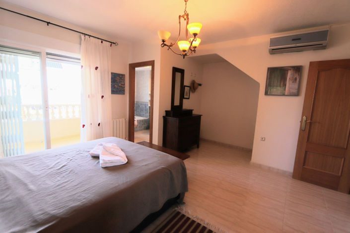 Image No.19-3 Bed House for sale