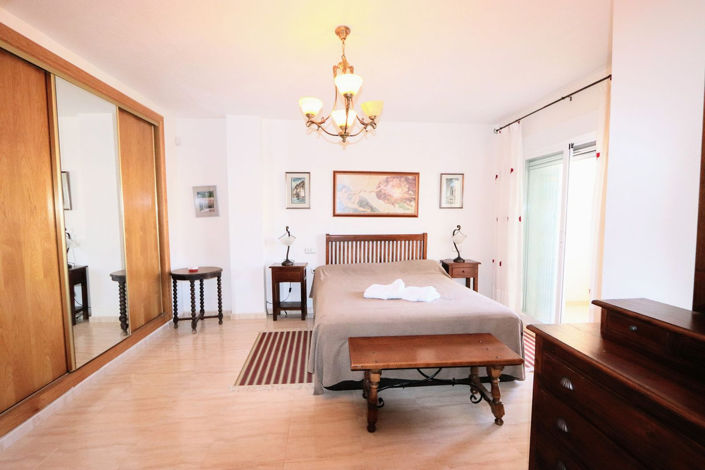 Image No.20-3 Bed House for sale