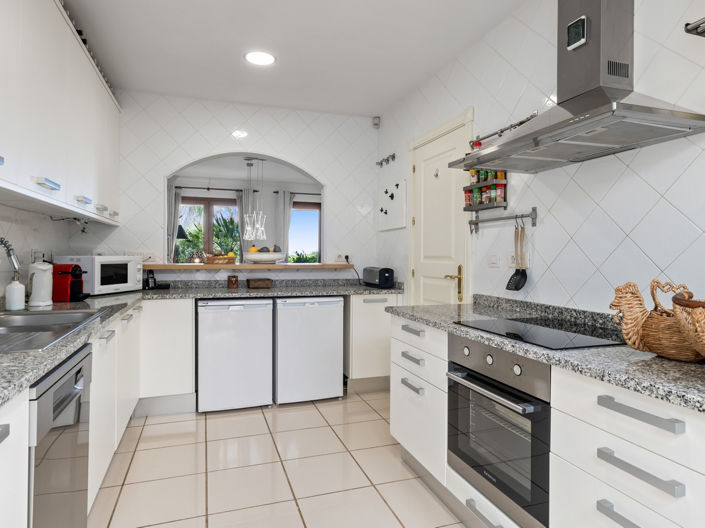 Image No.6-4 Bed House for sale