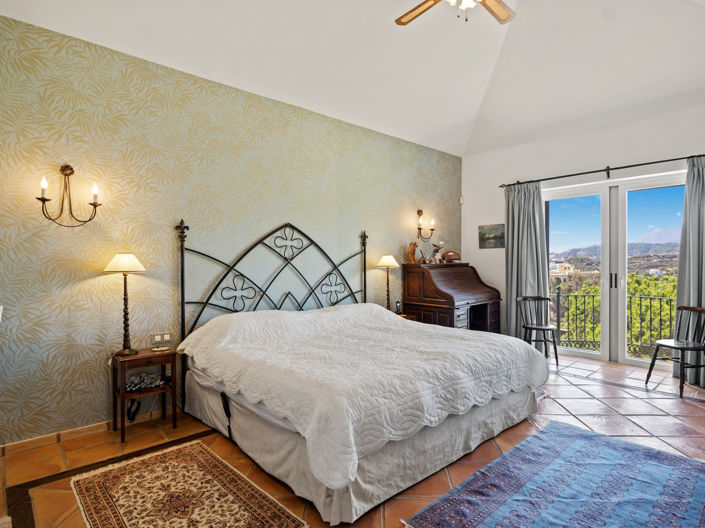 Image No.16-4 Bed House for sale