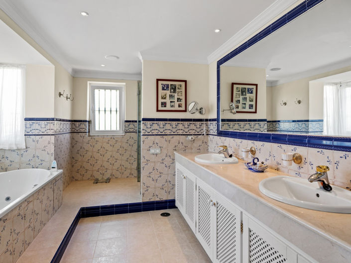 Image No.17-4 Bed House for sale