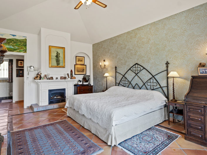 Image No.18-4 Bed House for sale