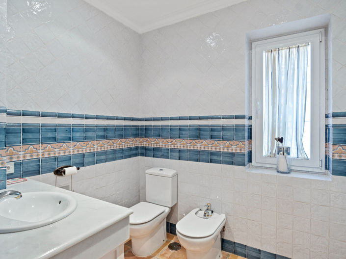 Image No.6-4 Bed House for sale