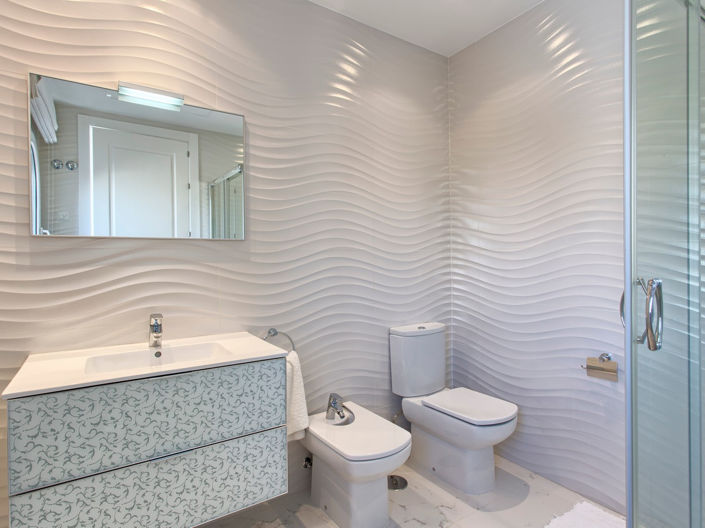 Image No.17-8 Bed House for sale