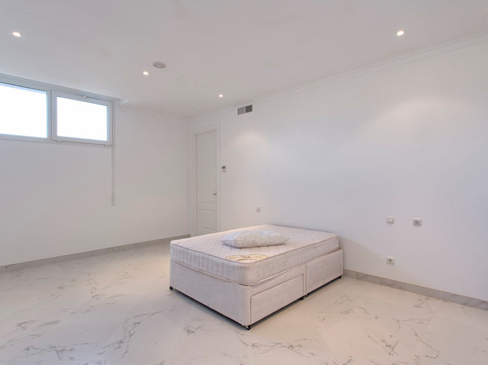 Image No.43-8 Bed House for sale