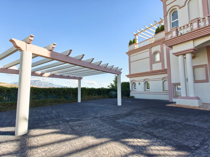 Image No.44-8 Bed House for sale