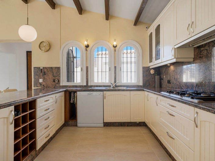 Image No.44-4 Bed House for sale