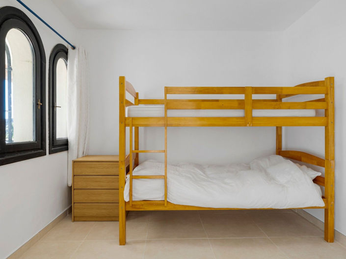 Image No.8-4 Bed House for sale