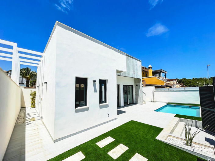 Image No.10-3 Bed House for sale