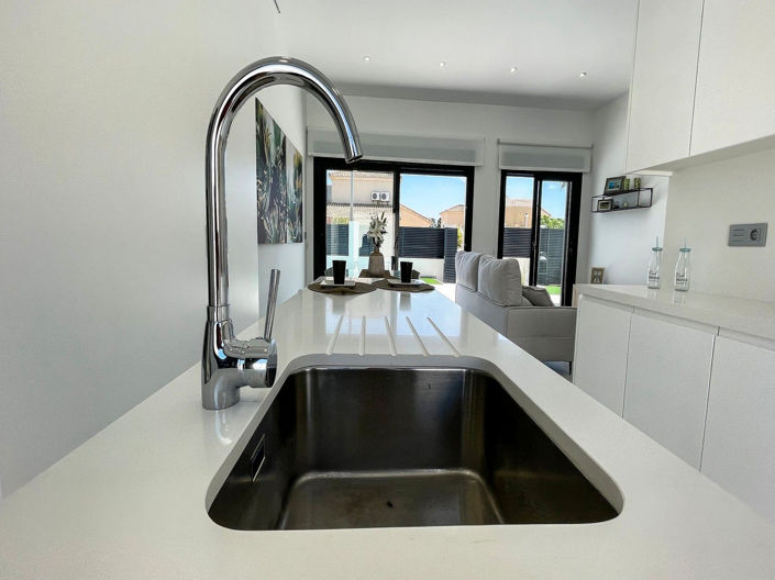 Image No.14-3 Bed House for sale