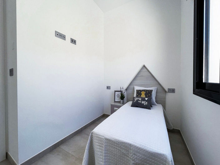 Image No.26-3 Bed House for sale