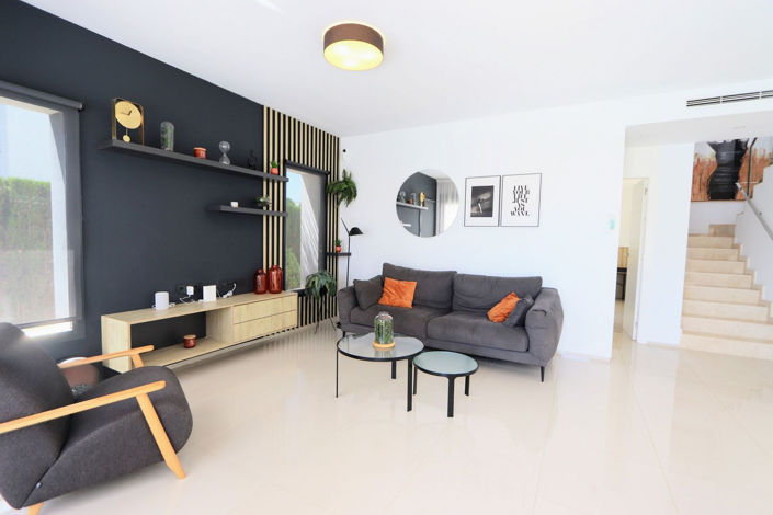 Image No.10-3 Bed House for sale