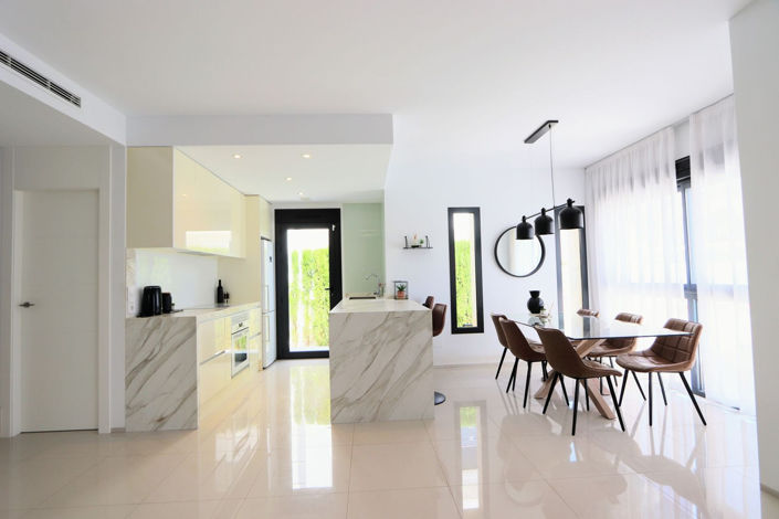 Image No.13-3 Bed House for sale