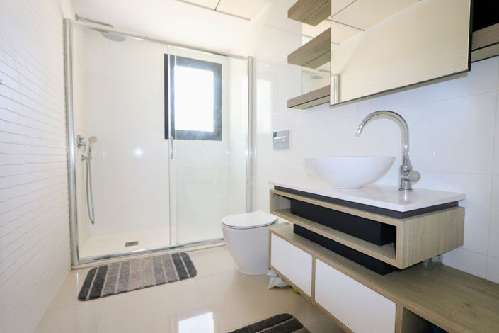 Image No.18-3 Bed House for sale