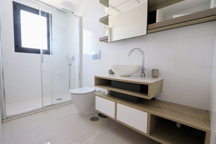 Image No.25-3 Bed House for sale