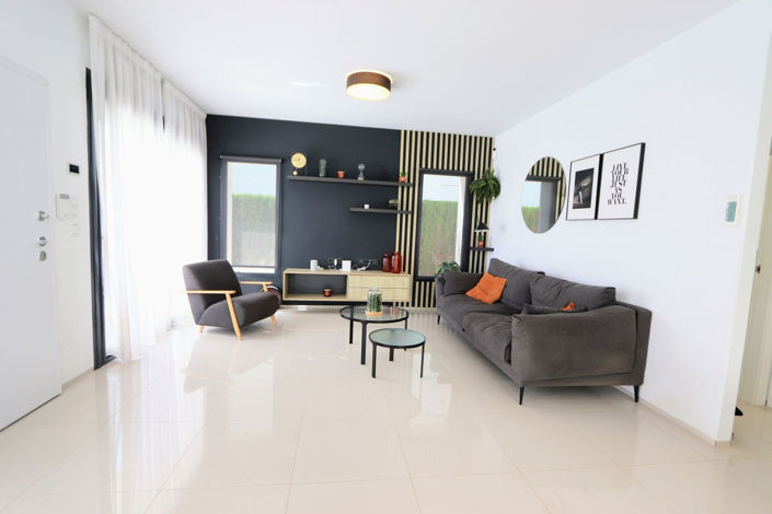 Image No.9-3 Bed House for sale