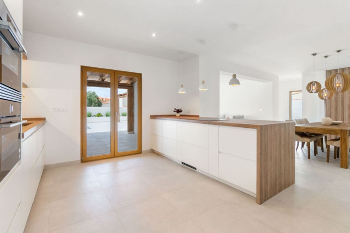 Image No.14-4 Bed House for sale