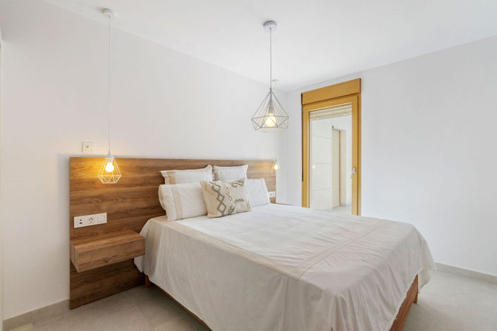 Image No.17-4 Bed House for sale