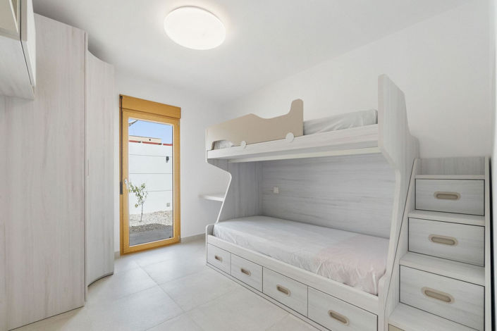 Image No.21-4 Bed House for sale