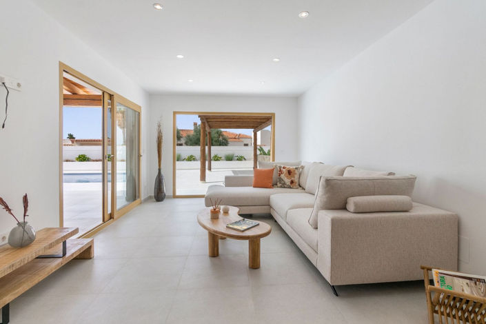 Image No.5-4 Bed House for sale