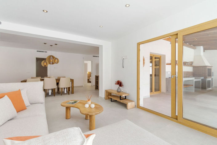 Image No.6-4 Bed House for sale