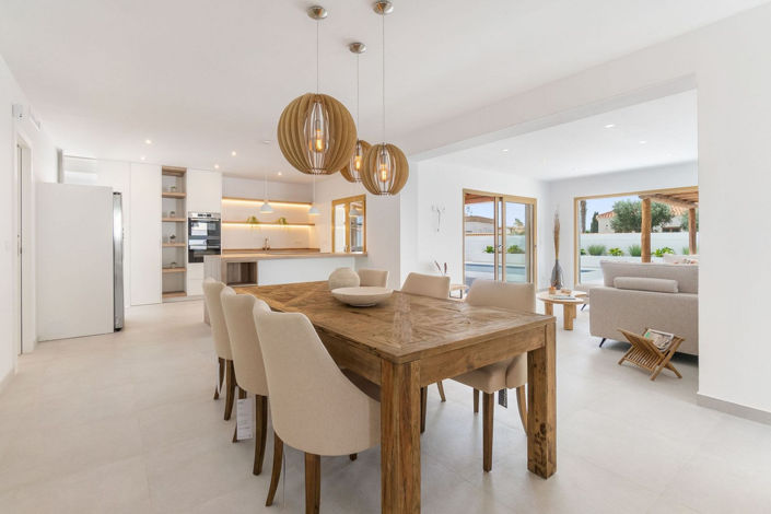 Image No.8-4 Bed House for sale