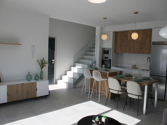 Image No.8-3 Bed House for sale