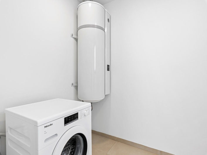 Image No.10-3 Bed House for sale