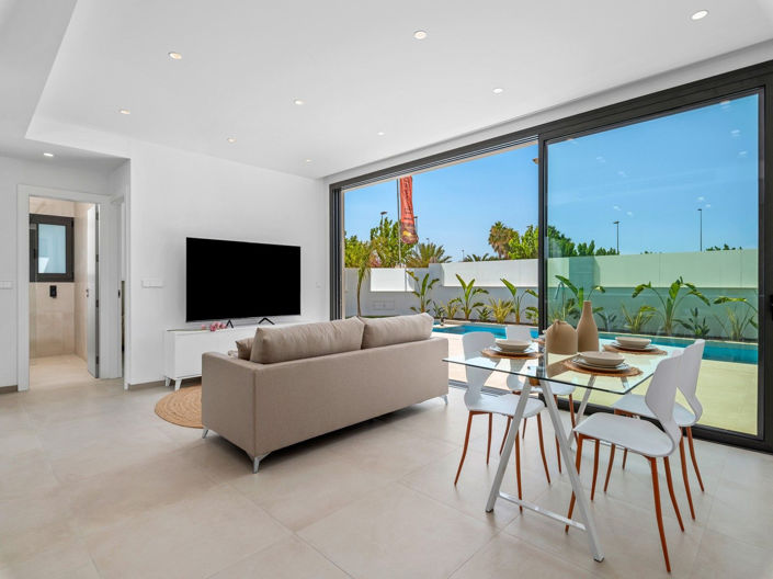 Image No.11-3 Bed House for sale