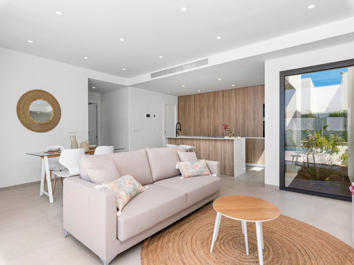 Image No.14-3 Bed House for sale