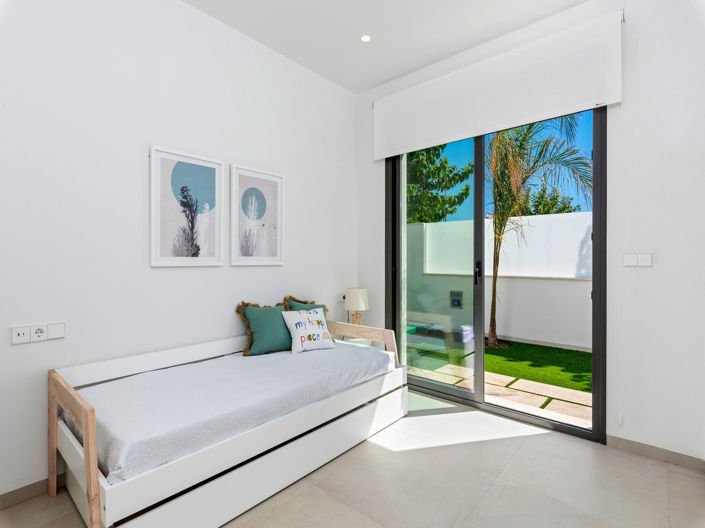 Image No.24-3 Bed House for sale