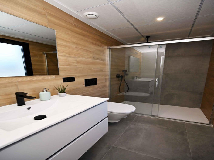 Image No.8-2 Bed House for sale