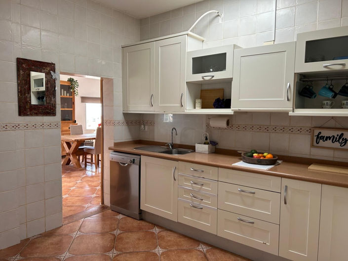 Image No.4-2 Bed House for sale