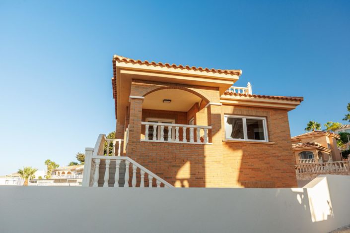 Image No.1-4 Bed Villa for sale