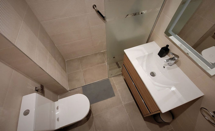 Image No.31-8 Bed House for sale