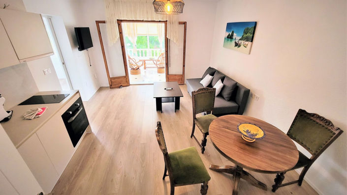 Image No.32-8 Bed House for sale