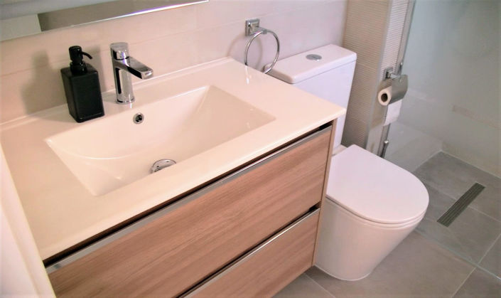 Image No.35-8 Bed House for sale